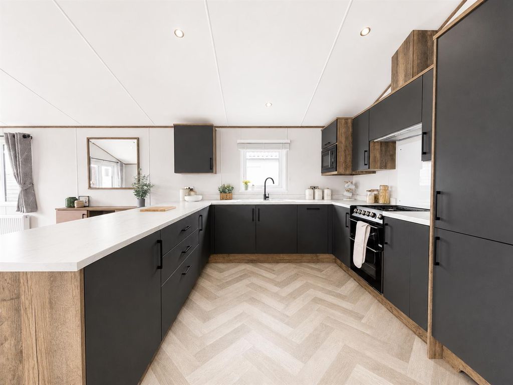 Property photo 3 of 20 Horesham Kitchen.Png