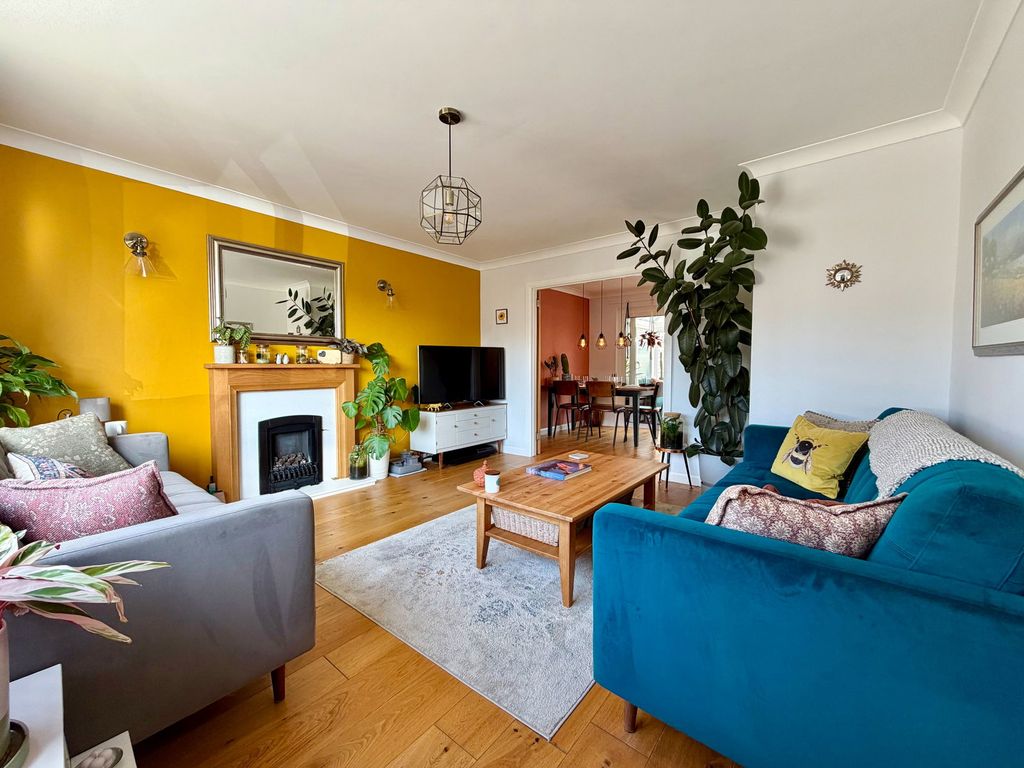 Property photo 2 of 28