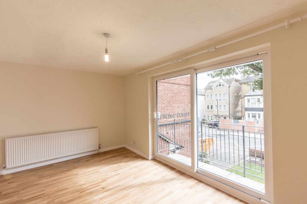 Property photo 3 of 10 Lounge (Example)