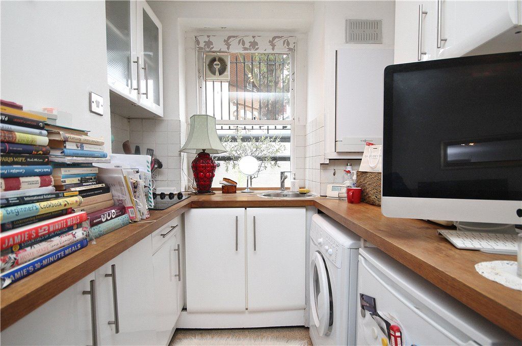 Property photo 3 of 6 Kitchen