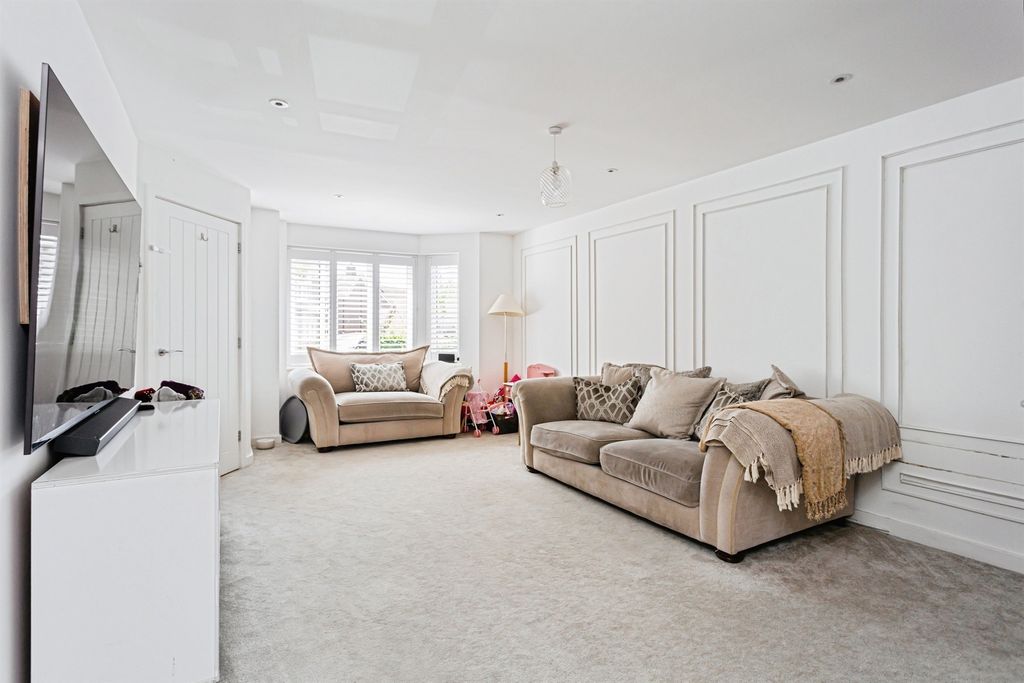 Property photo 2 of 18