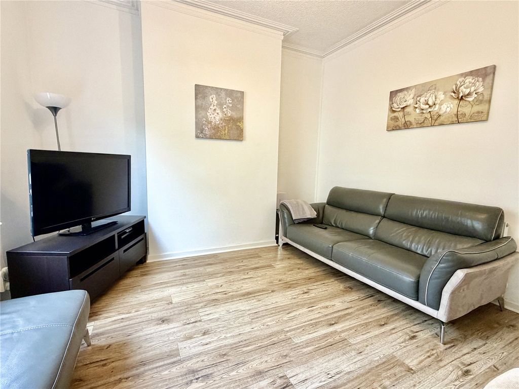 Property photo 3 of 19 Picture No. 04