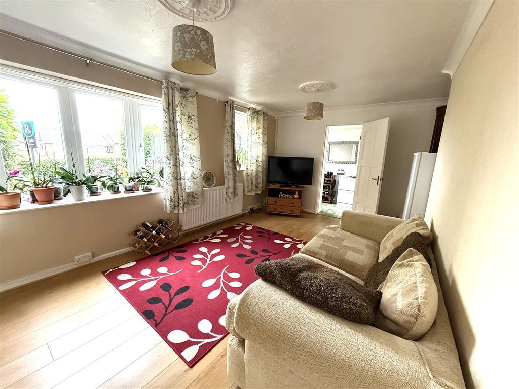 Property photo 2 of 17 6 Swallow Close.Jpeg