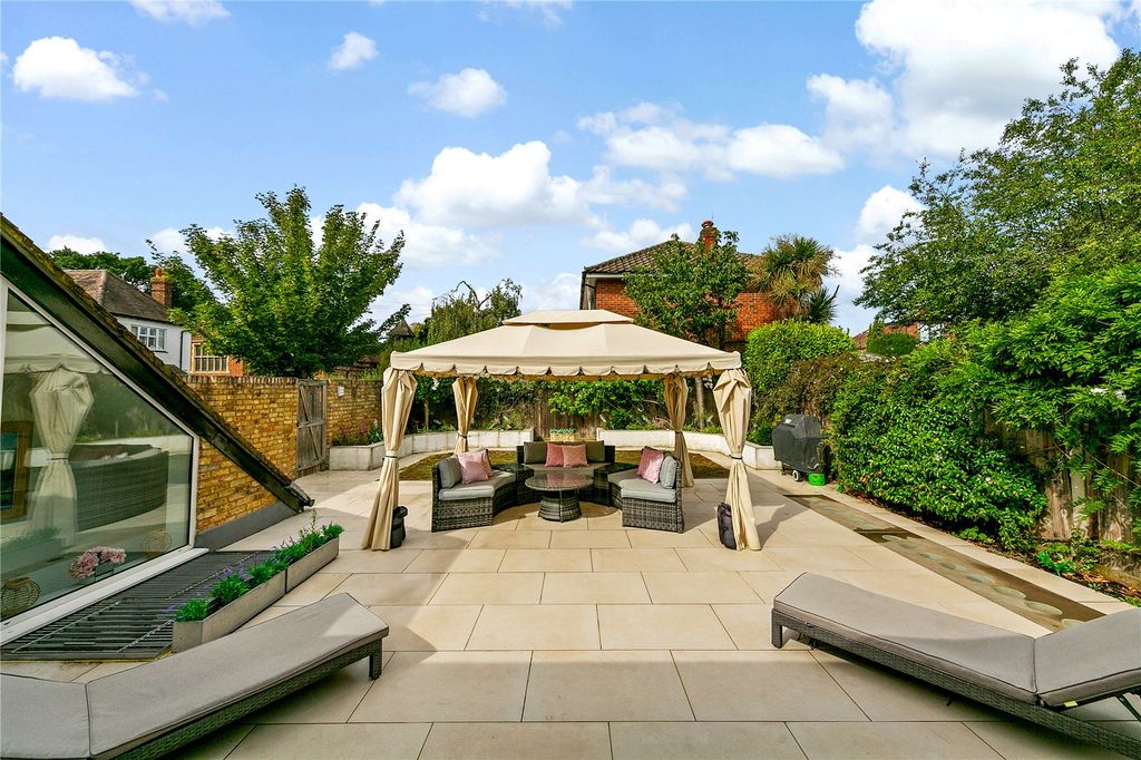 Property photo 3 of 18 Picture No. 17