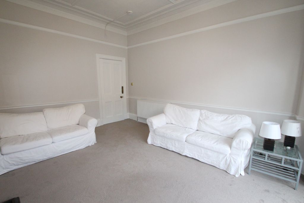 Property photo 3 of 7 Lounge