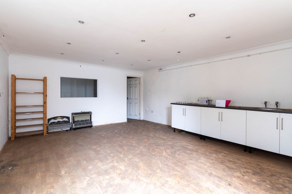 Property photo 2 of 29 4897953