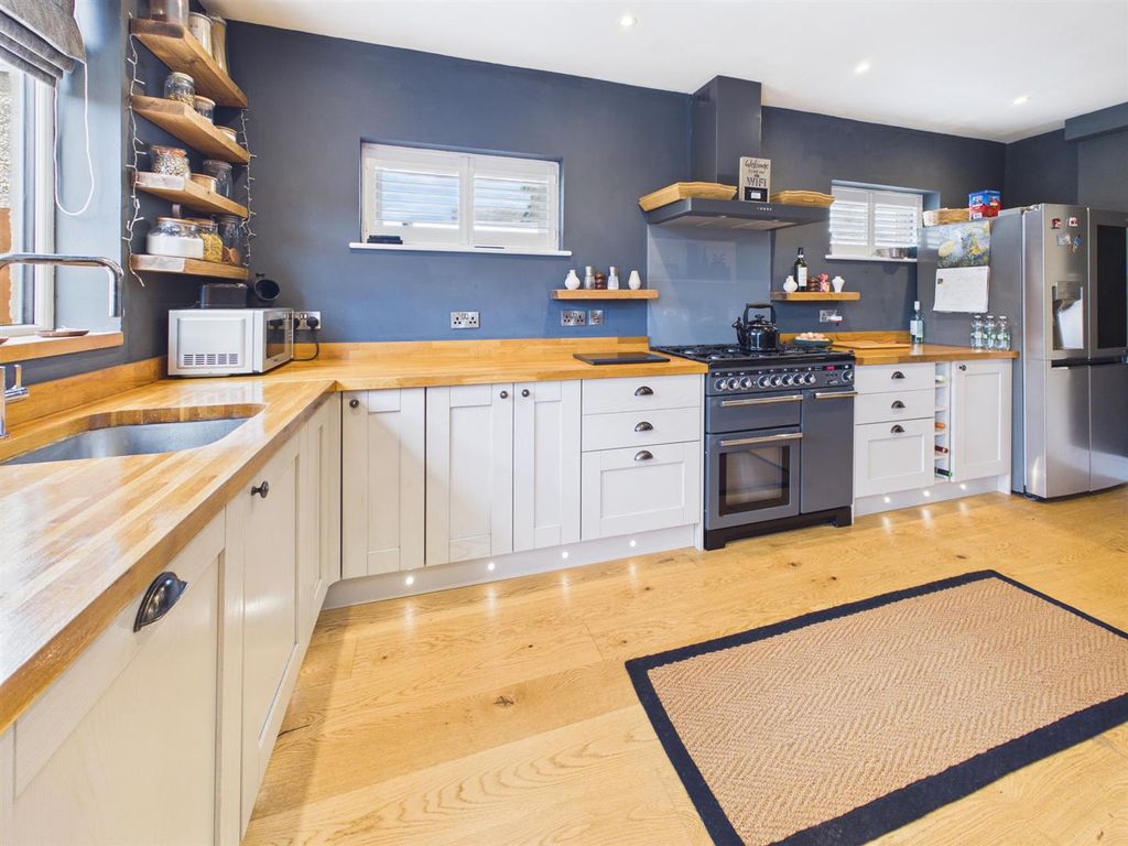 Property photo 2 of 26