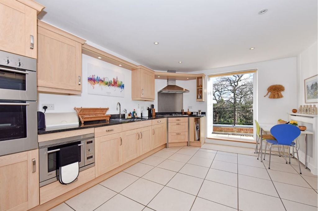 Property photo 3 of 9 Kitchen