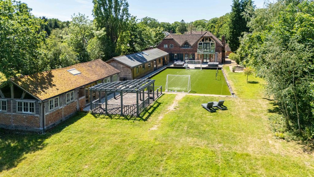 Property photo 1 of 28 Dji_20260702140254_0429_D