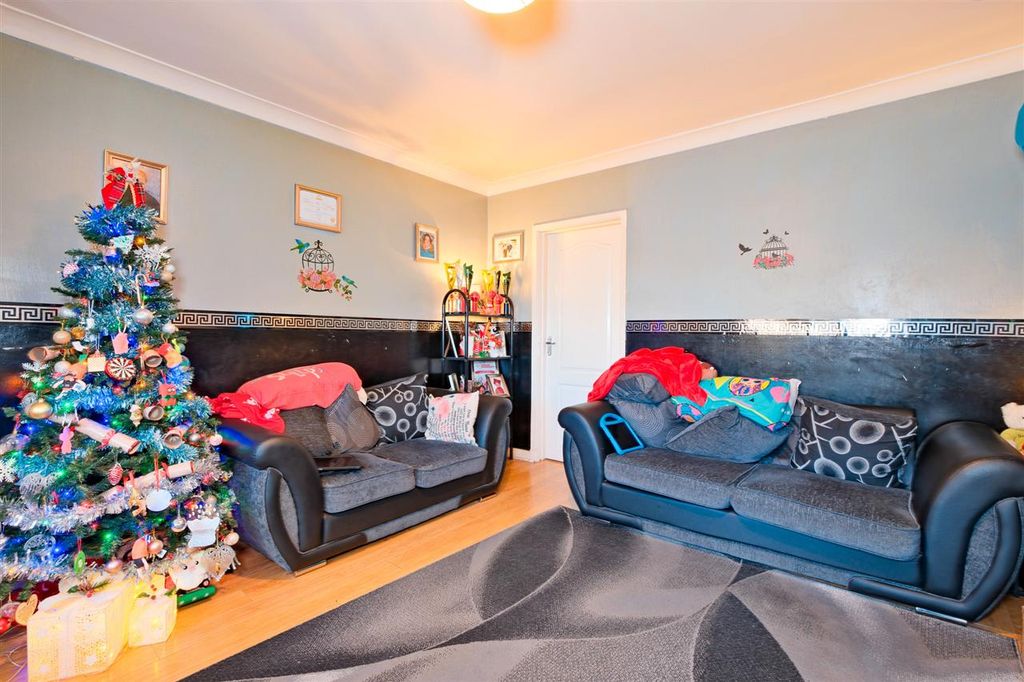 Property photo 3 of 10 Lounge