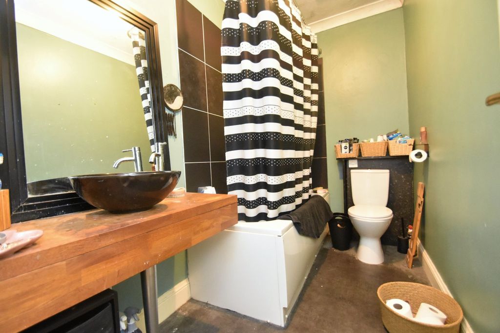 Property photo 3 of 4 Picture No. 06