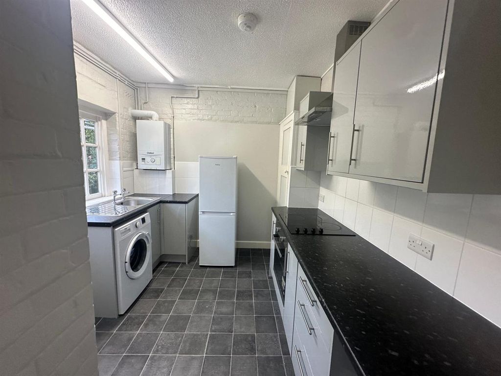 Property photo 3 of 16 ee574F3d-542c-4Ec7-B46E-c1Ff55Be28E4.Jpg