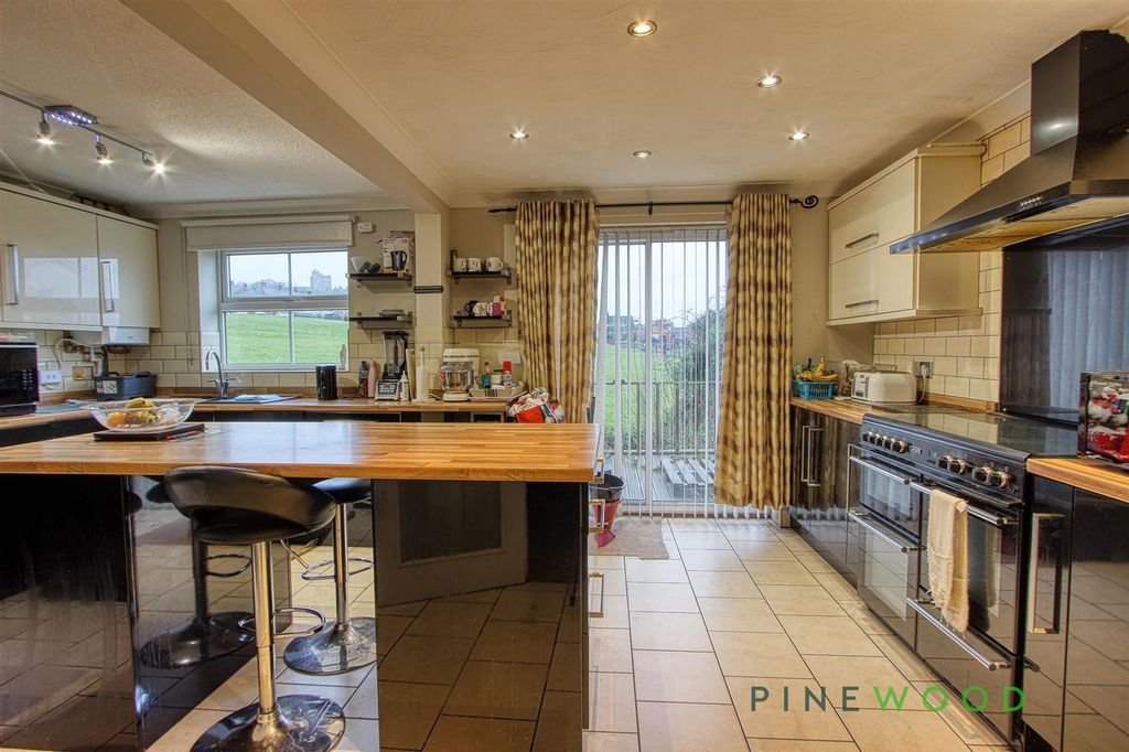 Property photo 3 of 15 Kitchen