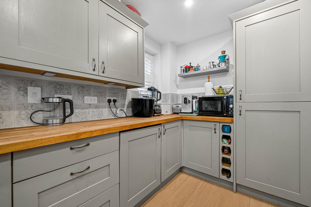 Property photo 2 of 20 Kitchen