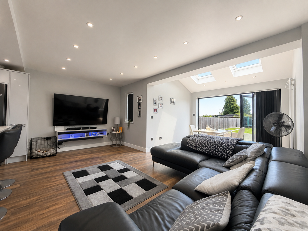 Property photo 2 of 16 6Af8Eed7-Ccf0-4797-A949-F97A30597C61