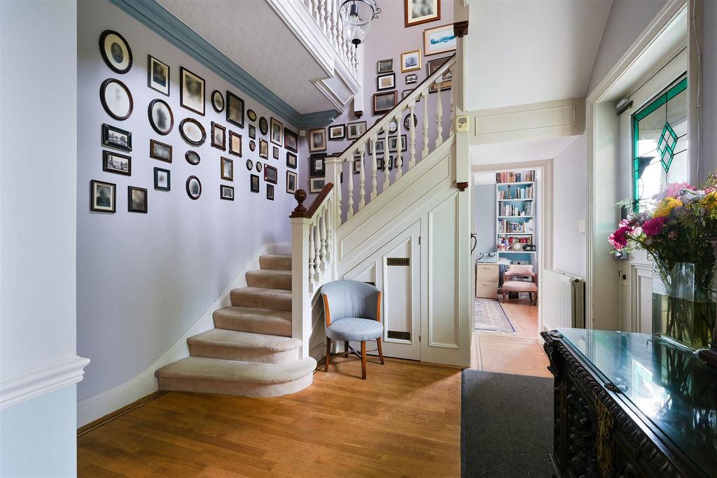 Property photo 3 of 35 Brewster- (22).Jpg