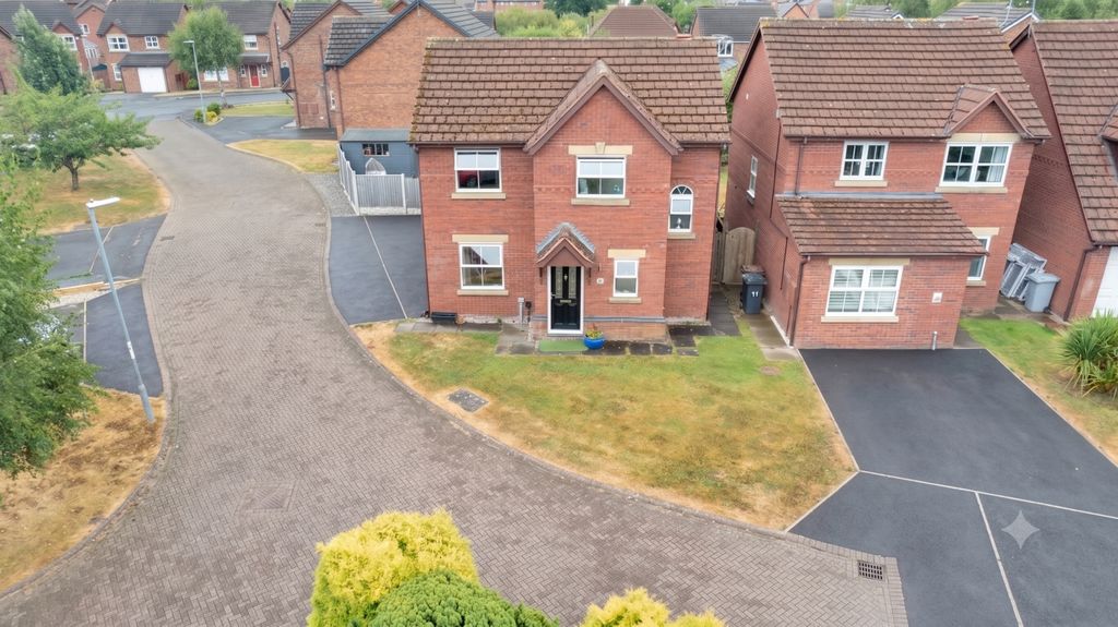 Property photo 1 of 20 Front Emilydimelowewemovewhitchurchandnantwich
