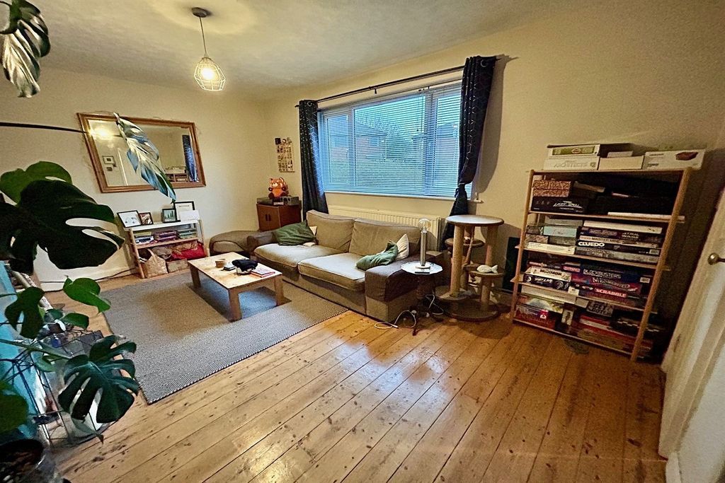 Property photo 3 of 16 Living Room