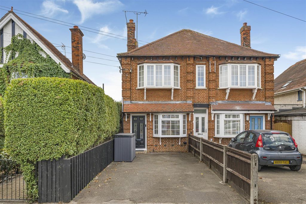 Property photo 1 of 9 31A Eton Wick Rd, Eton Wick, Windsor Sl4 6Lu11.Jpg