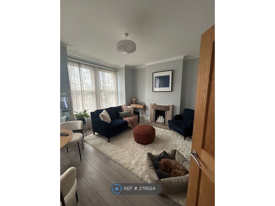 Property photo 1 of 9 Living Room