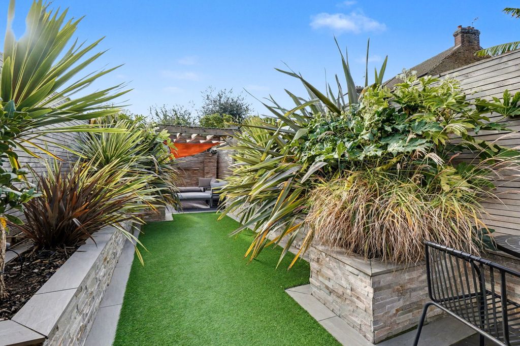 Property photo 3 of 34