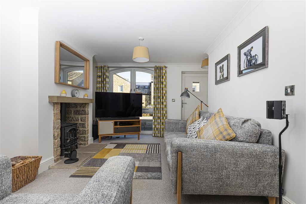 Property photo 2 of 39 Living Room