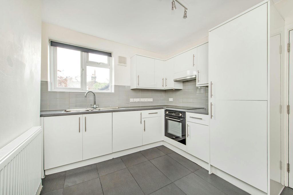 Property photo 3 of 5 Kitchen