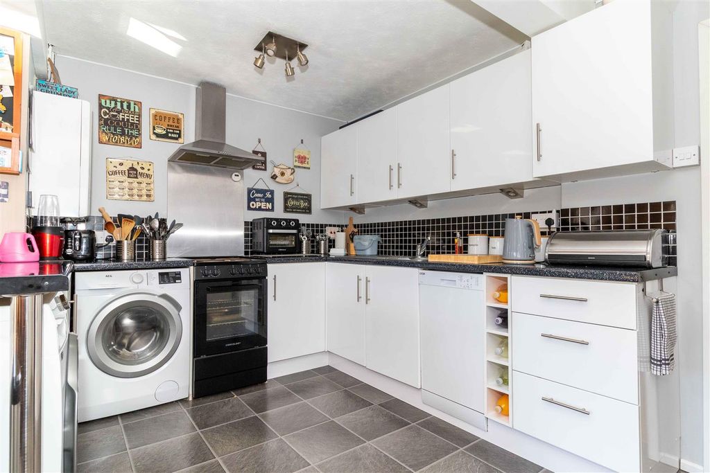 Property photo 3 of 16 Southdownview-14.Jpg