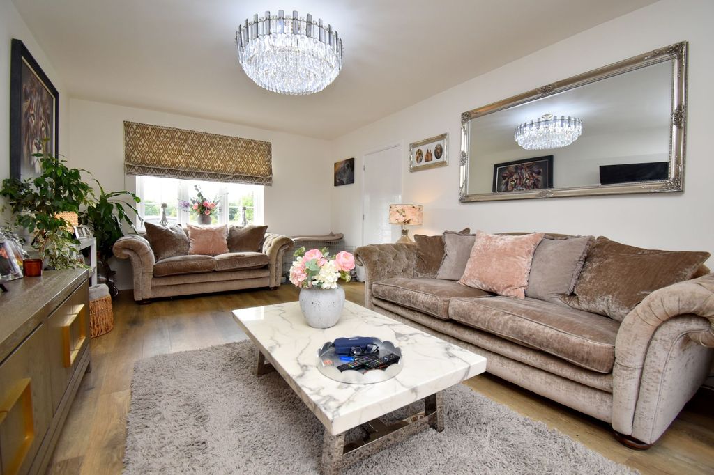 Property photo 2 of 31