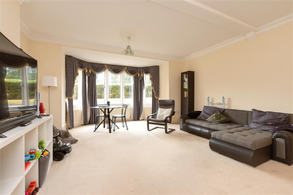 Property photo 3 of 11 Lounge/Diner