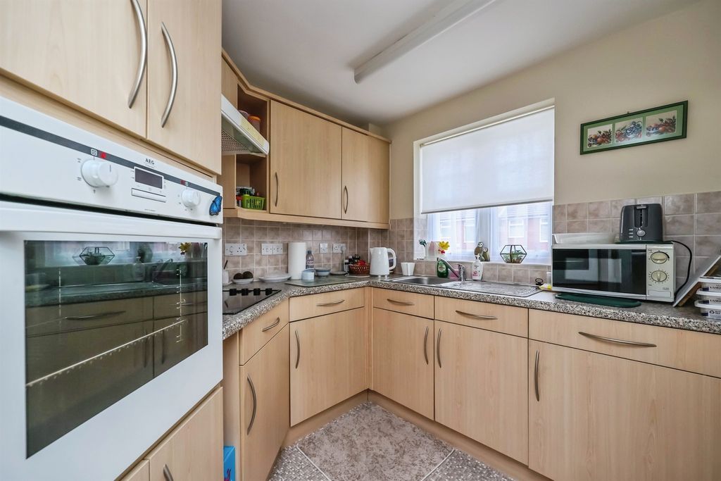 Property photo 2 of 17