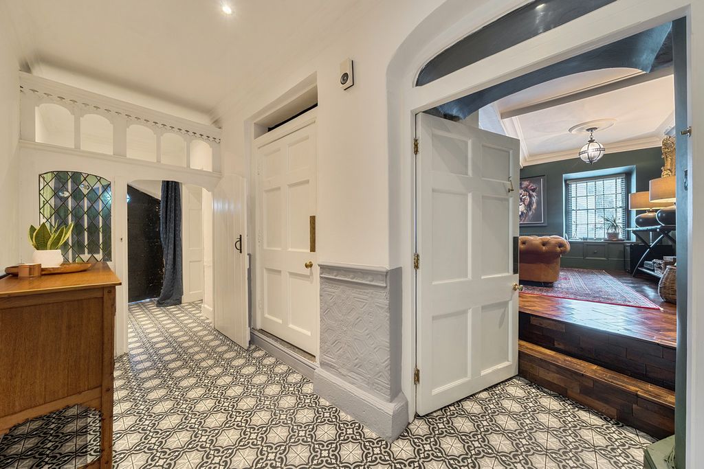 Property photo 2 of 39