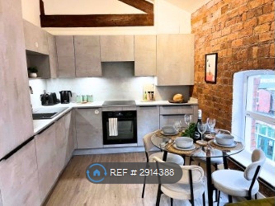 Property photo 3 of 10 Kitchen