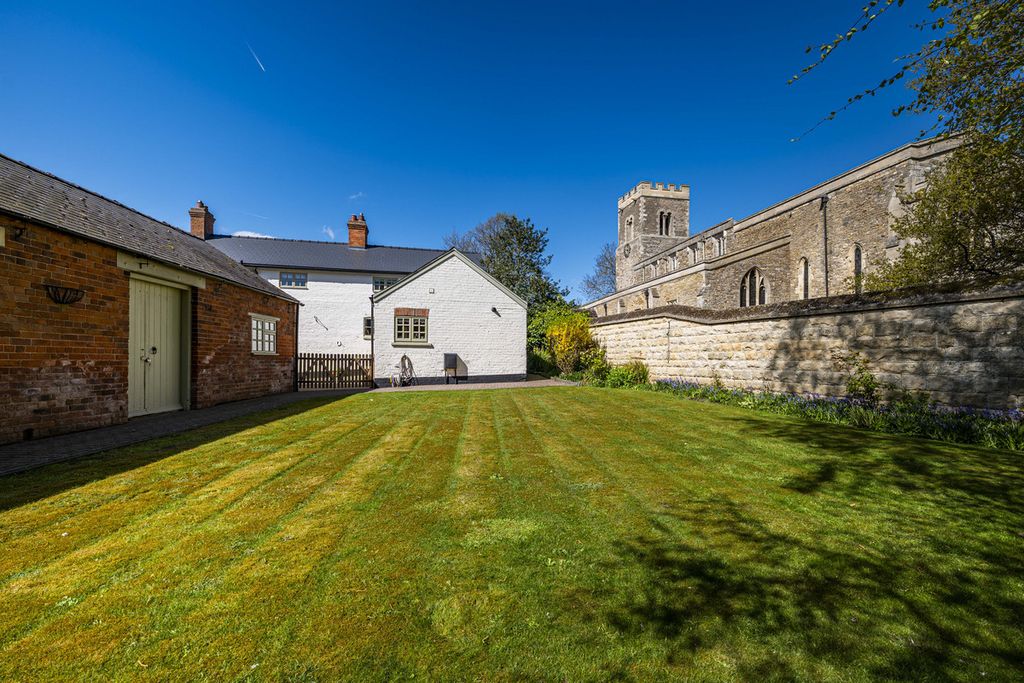 Property photo 3 of 32