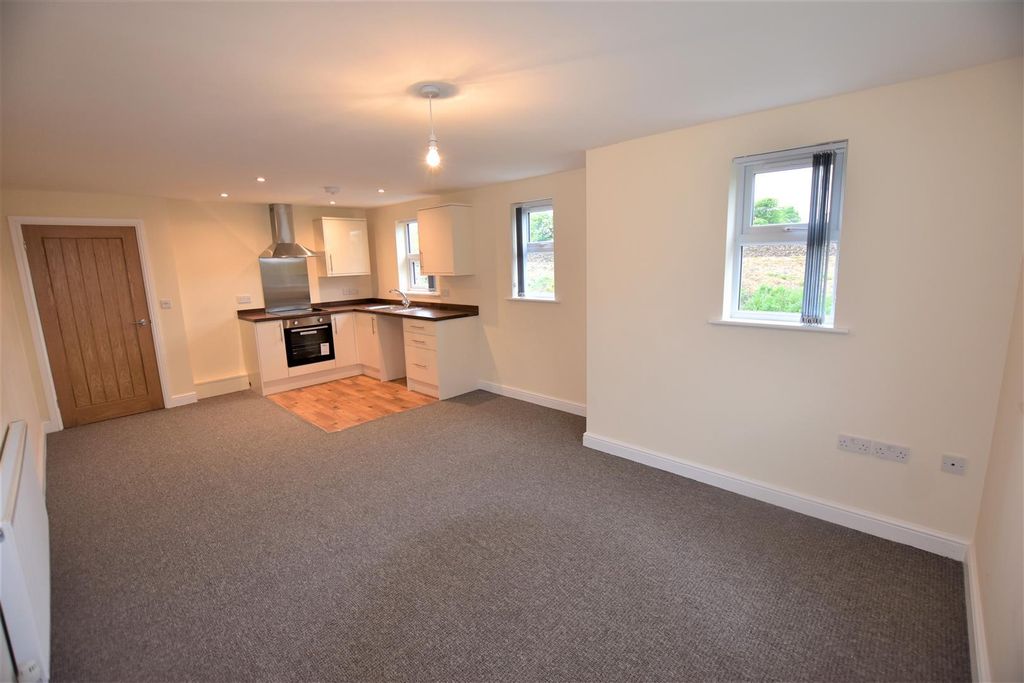 Property photo 3 of 9 Lounge/Kitchen