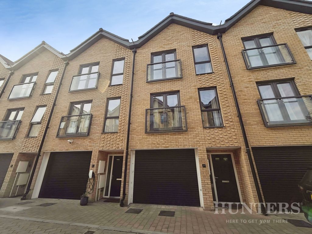 Property photo 1 of 32