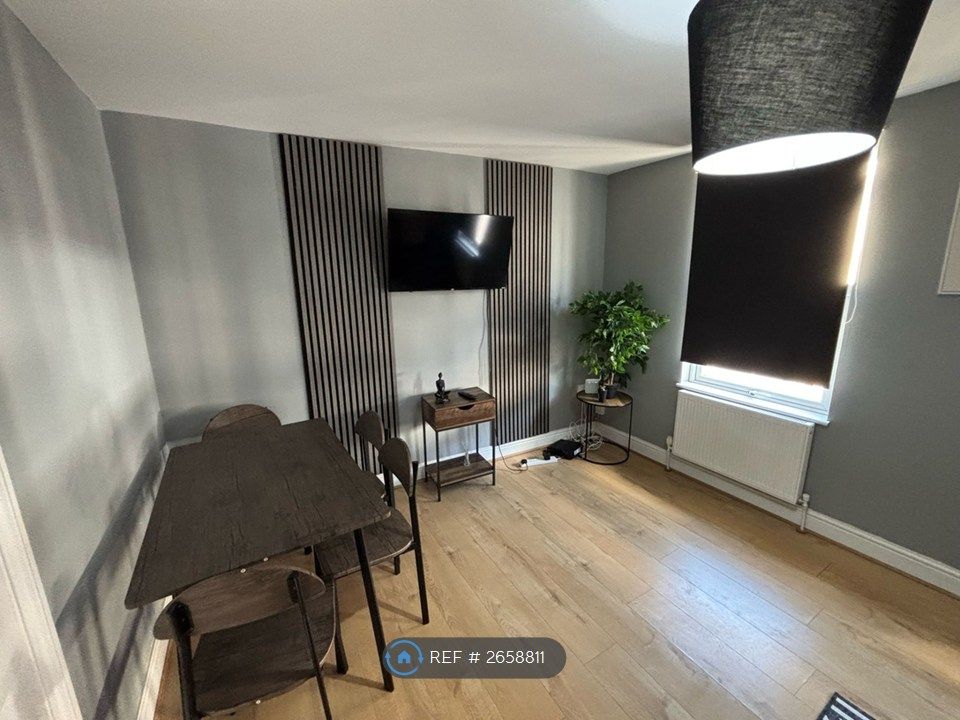 Property photo 2 of 6 Lounge