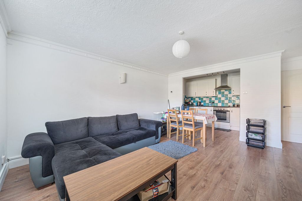 Property photo 2 of 13 1429562-7-69Caa83...