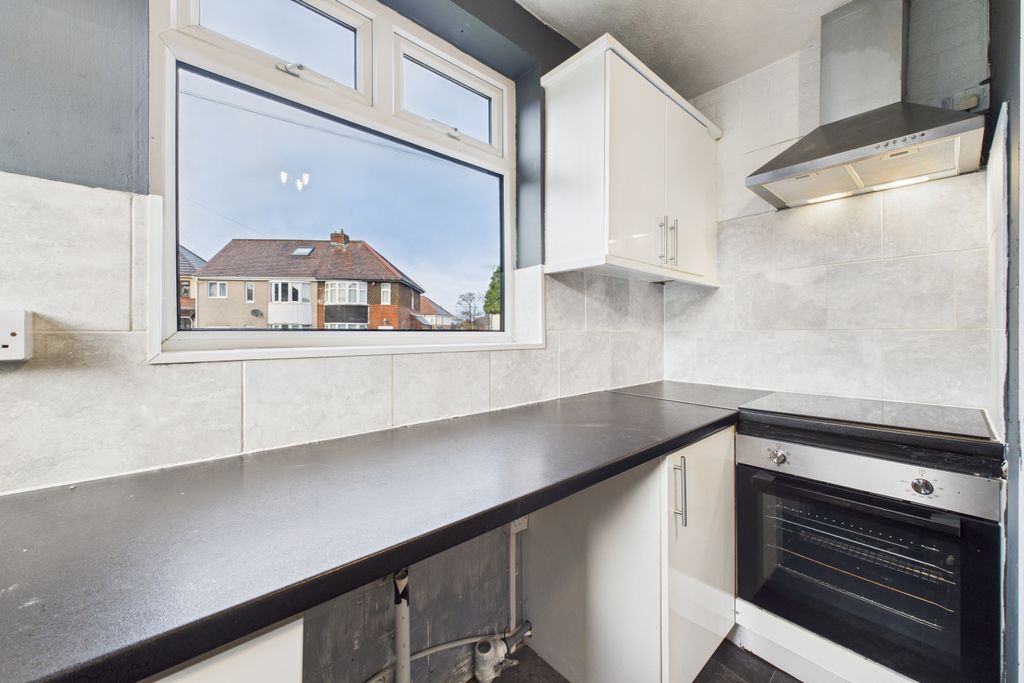 Property photo 3 of 17 Kitchen