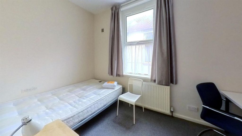 Property photo 3 of 11 209-Francis-Avenue-Bedroom 2.Jpg