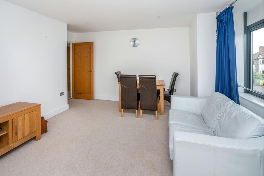 Property photo 3 of 14 2 (3)