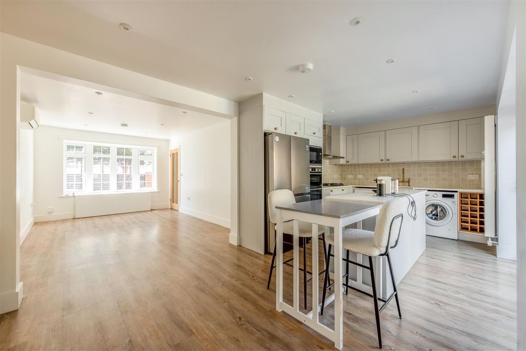Property photo 2 of 26 23 Lansdowne Road-4.Jpg