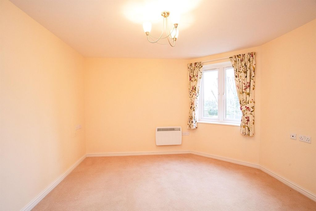 Property photo 3 of 12