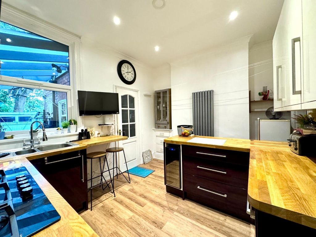 Property photo 2 of 15 Kitchen