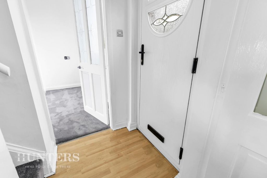 Property photo 2 of 22 Hallway