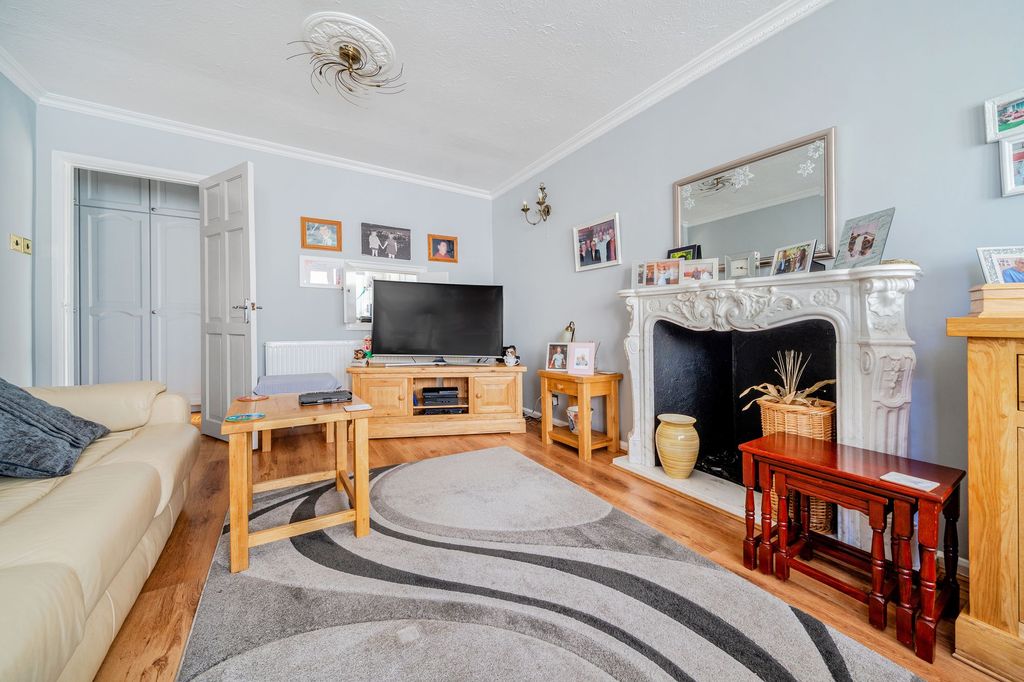 Property photo 3 of 11 Living Room