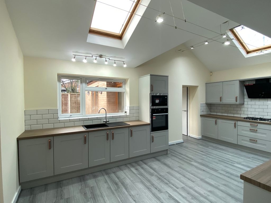 Property photo 1 of 32 Kitchen 3