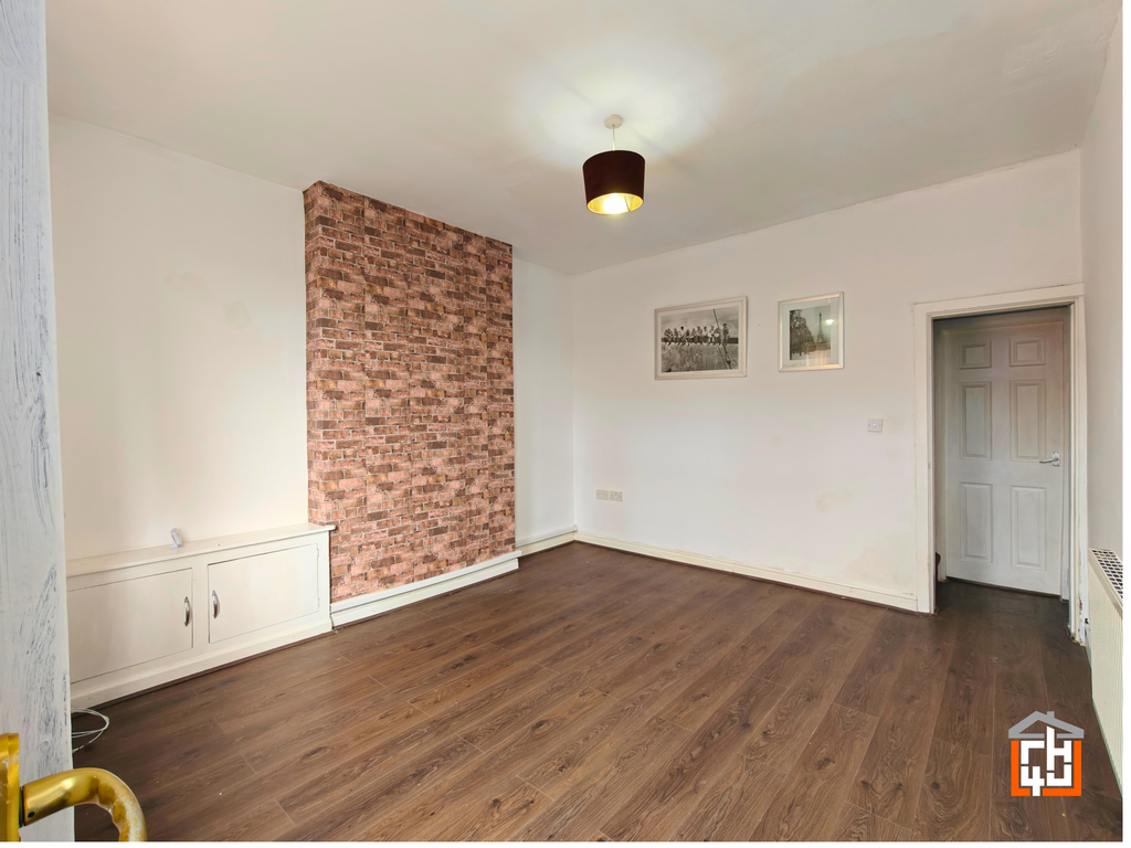 Property photo 2 of 12 Front Reception