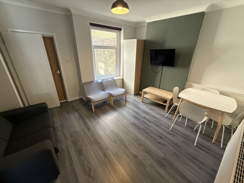 Property photo 3 of 8 Living/Dining Area