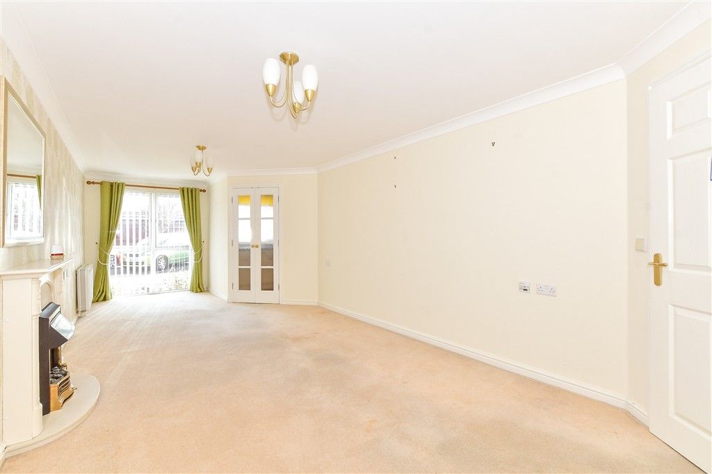 Property photo 1 of 9 Lounge/Diner